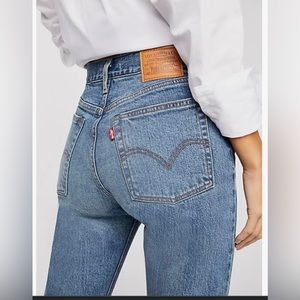 Levi’s Premium Wedgie Jeans light blue Ladies size 29 Button fly EUC